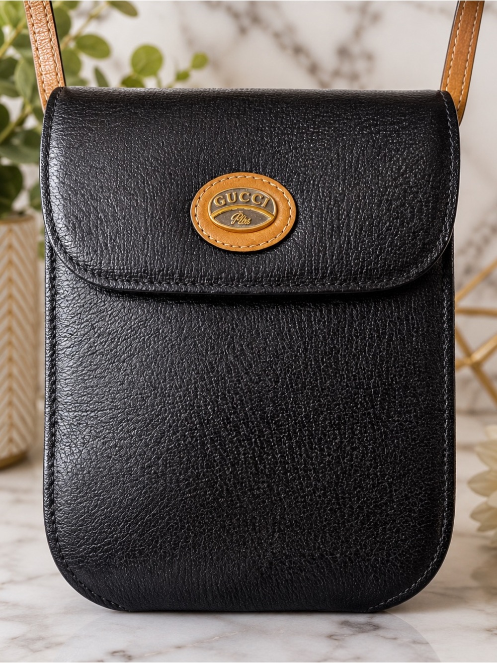 Authentic 1980s Leather Gucci Black Crossbody